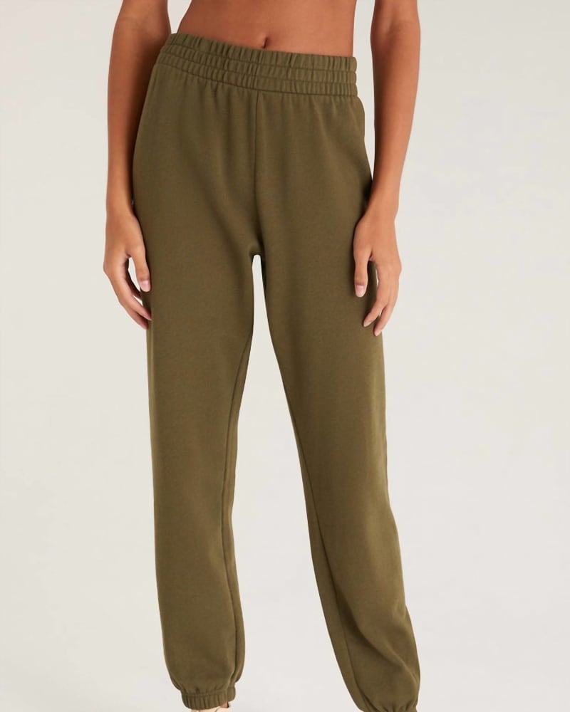 Front of a model wearing a size XL Harper Jogger in Olive in Olive by Z Supply. | dia_product_style_image_id:343787